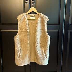 Aritzia TNA Sherpa Vest